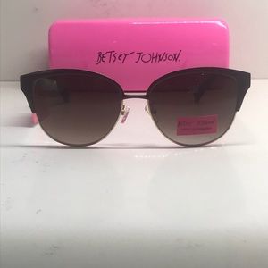 [Betsey Johnson] NWT Cat Eye Sunglasses